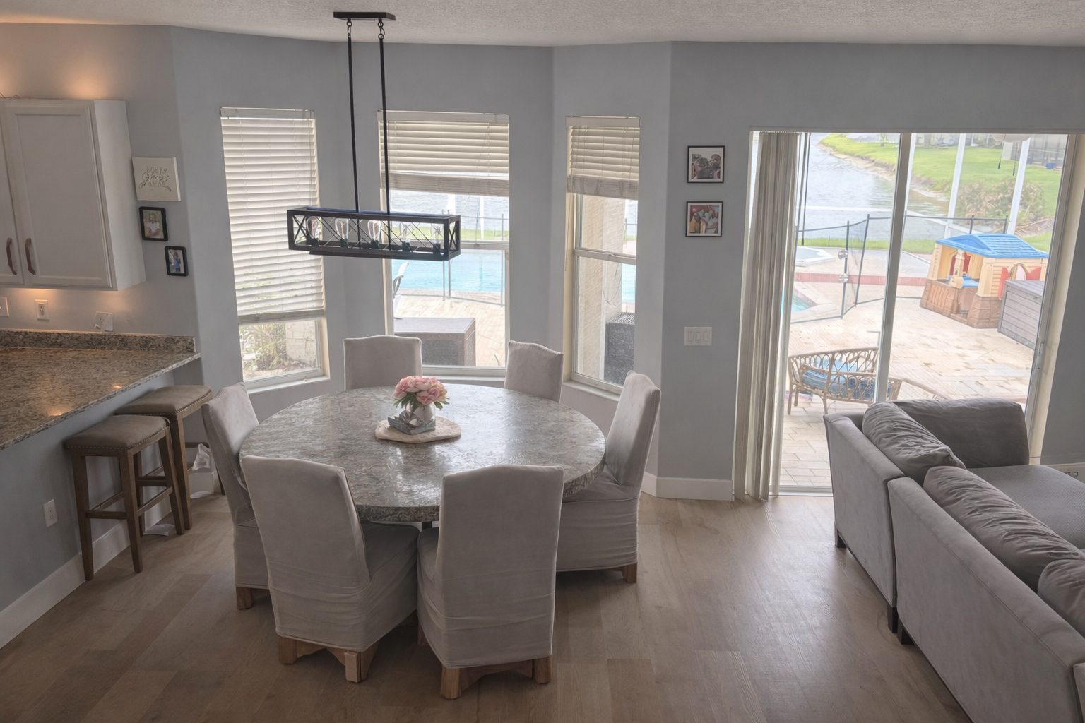 Votre échappatoire à Tampa, FL : maison 4 chambres avec piscine privée et jacuzzi