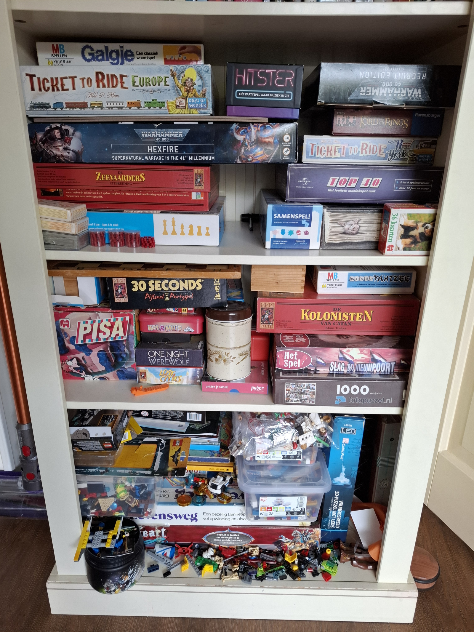 Un sacco di giochi da tavolo da giocare a casa per una giornata di pioggia.