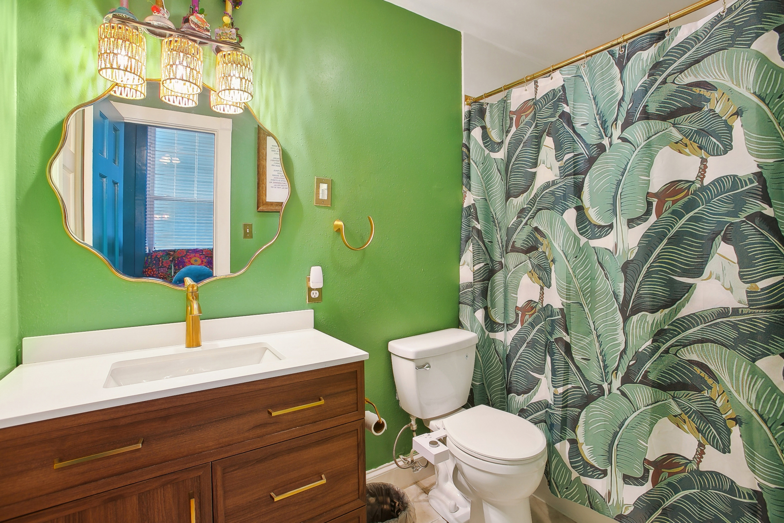 Banheiro privativo fora do quarto principal