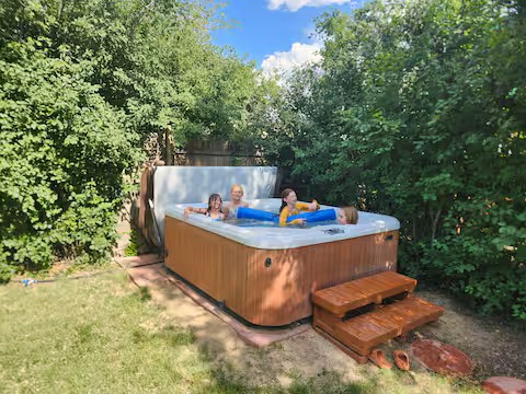 Arvada Olde town cabin feel home with hot tub and sauna.