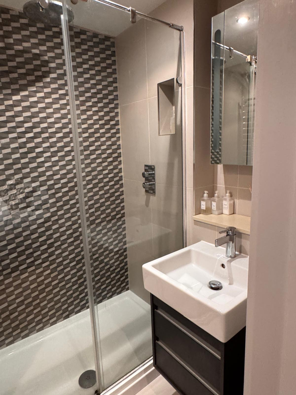 Large 2 bedroom flat in the heart of West London