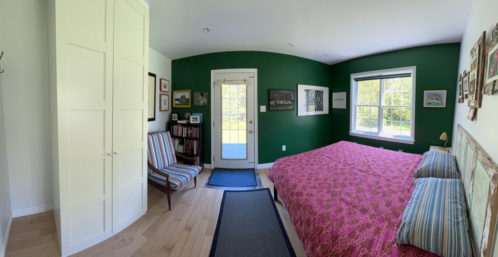 1st floor bedroom with queen bed