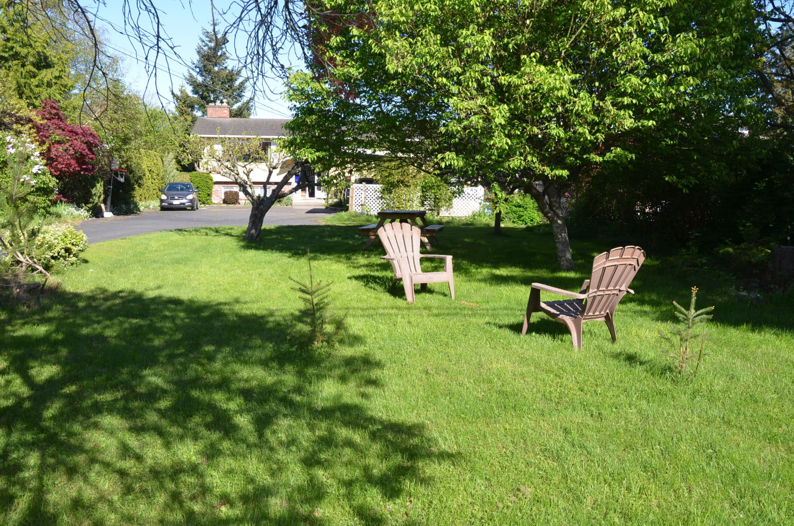 Grande jardim da frente.