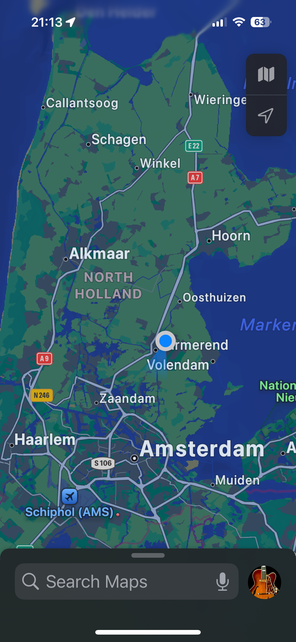 Easy transport connections to Amsterdam, Schiphol airport, Haarlem and many other interesting places