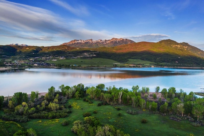 Modern 1,000 sq ft Loft in Eden —All seasons 3 Ski Resorts, Hiking, Biking, Waterskiing, Lake surfing, Paddleboard and Private Pond