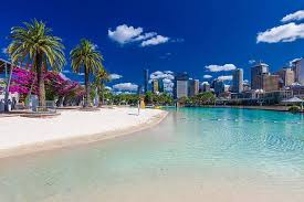 Casa de família em Brisbane com apartamento para vovó, piscina, spa, acesso lateral, boas escolas, subúrbio seguro