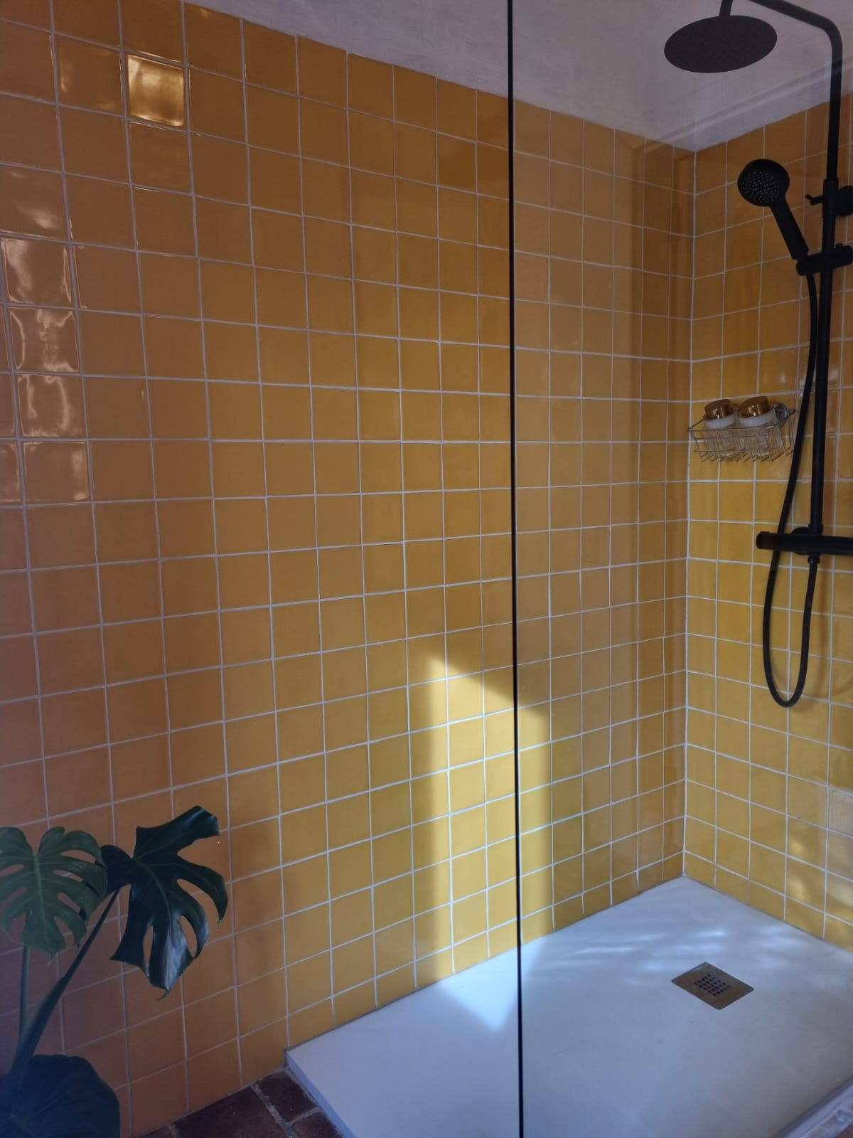 La douche ensoleillée en pleine marche.