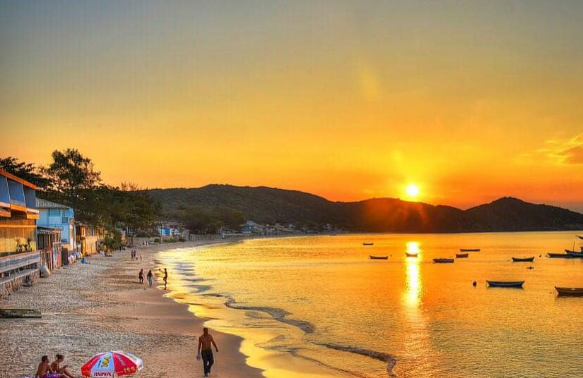 Pôr do sol nas praias próximas