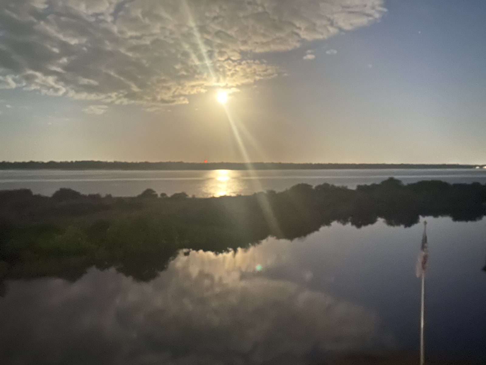 Cour arrière au coucher de la lune 11/05/25