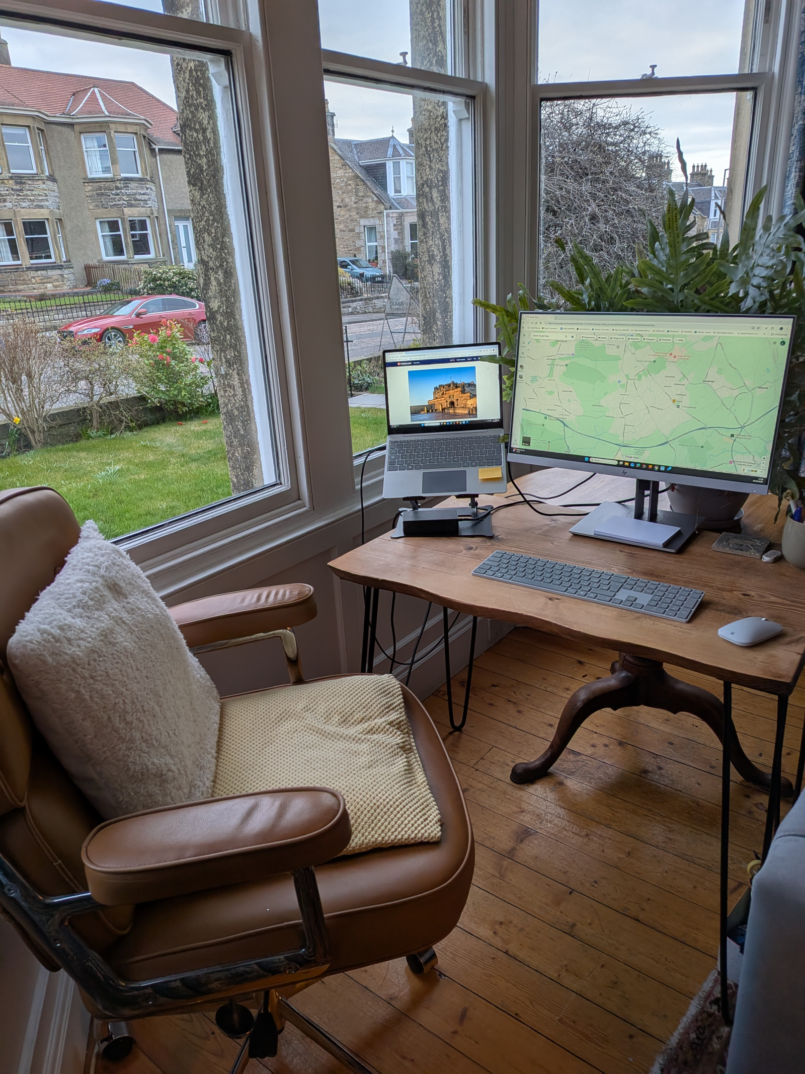 Workstation in the bay window of the living room