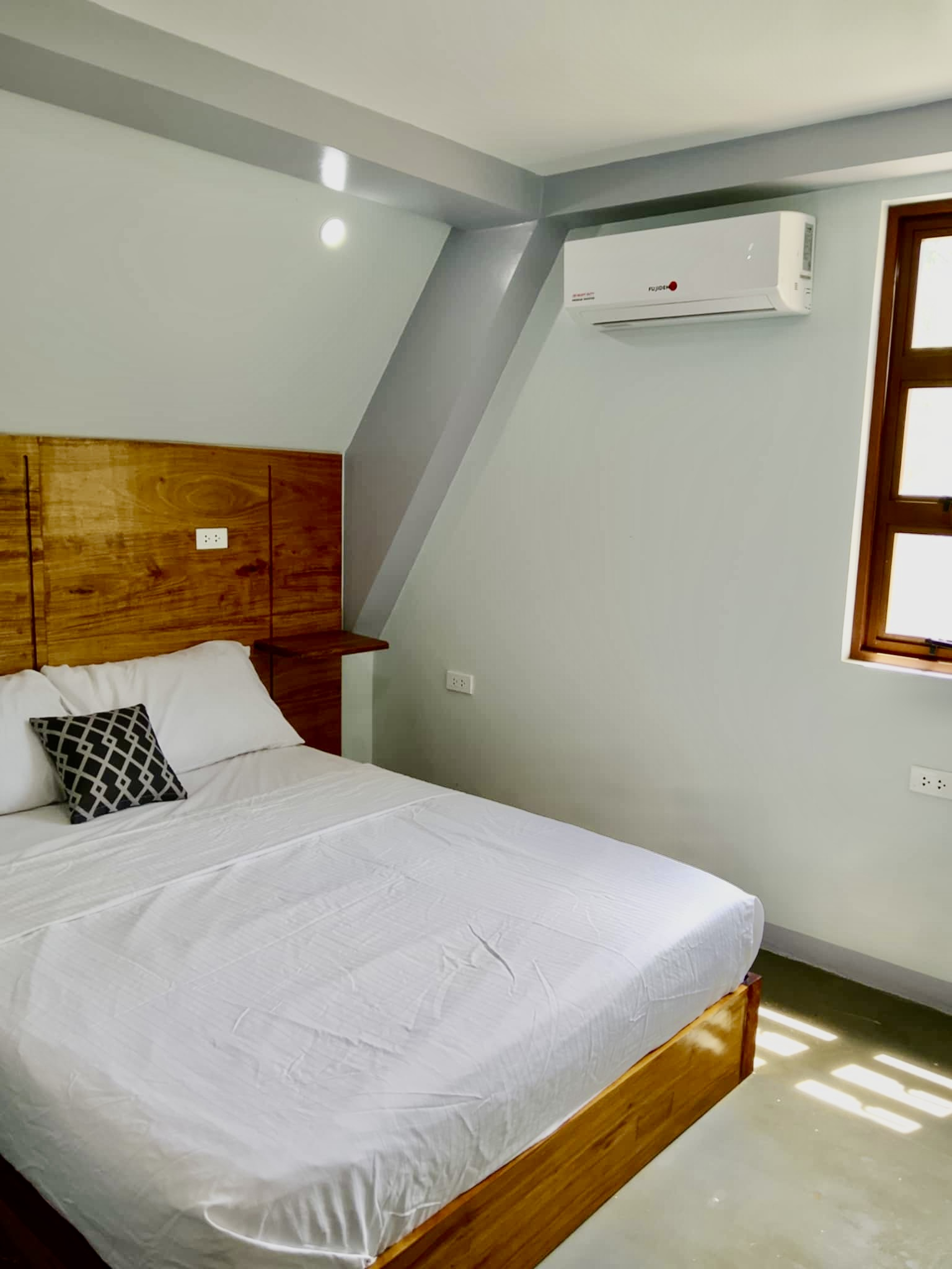 Slaapkamer op de tweede verdieping - queensize bed, split-type airconditioner