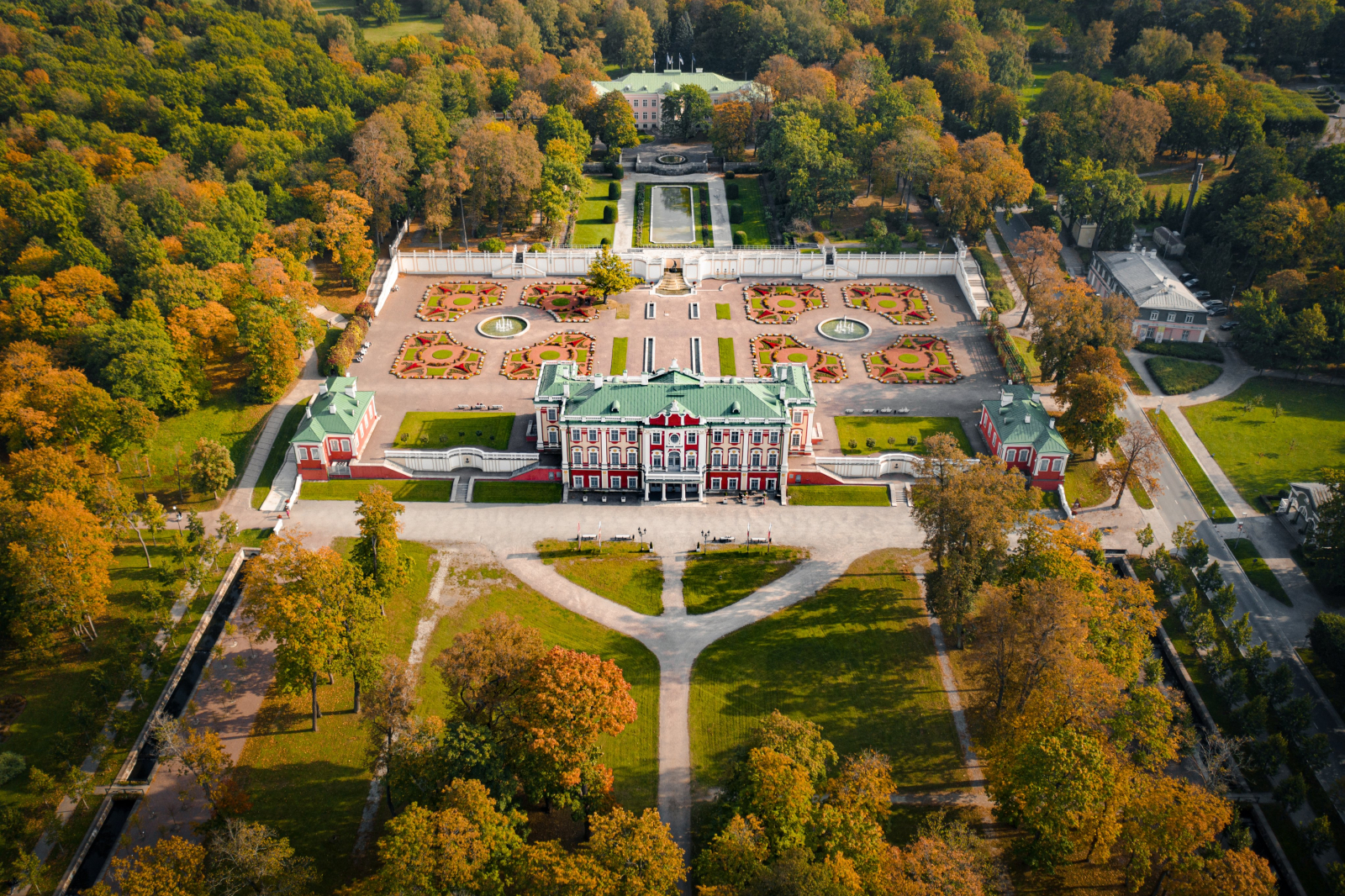 Kadriorg Palace Park und Kunstmuseen, 10 min mit dem Taxi, 40 min zu Fuß