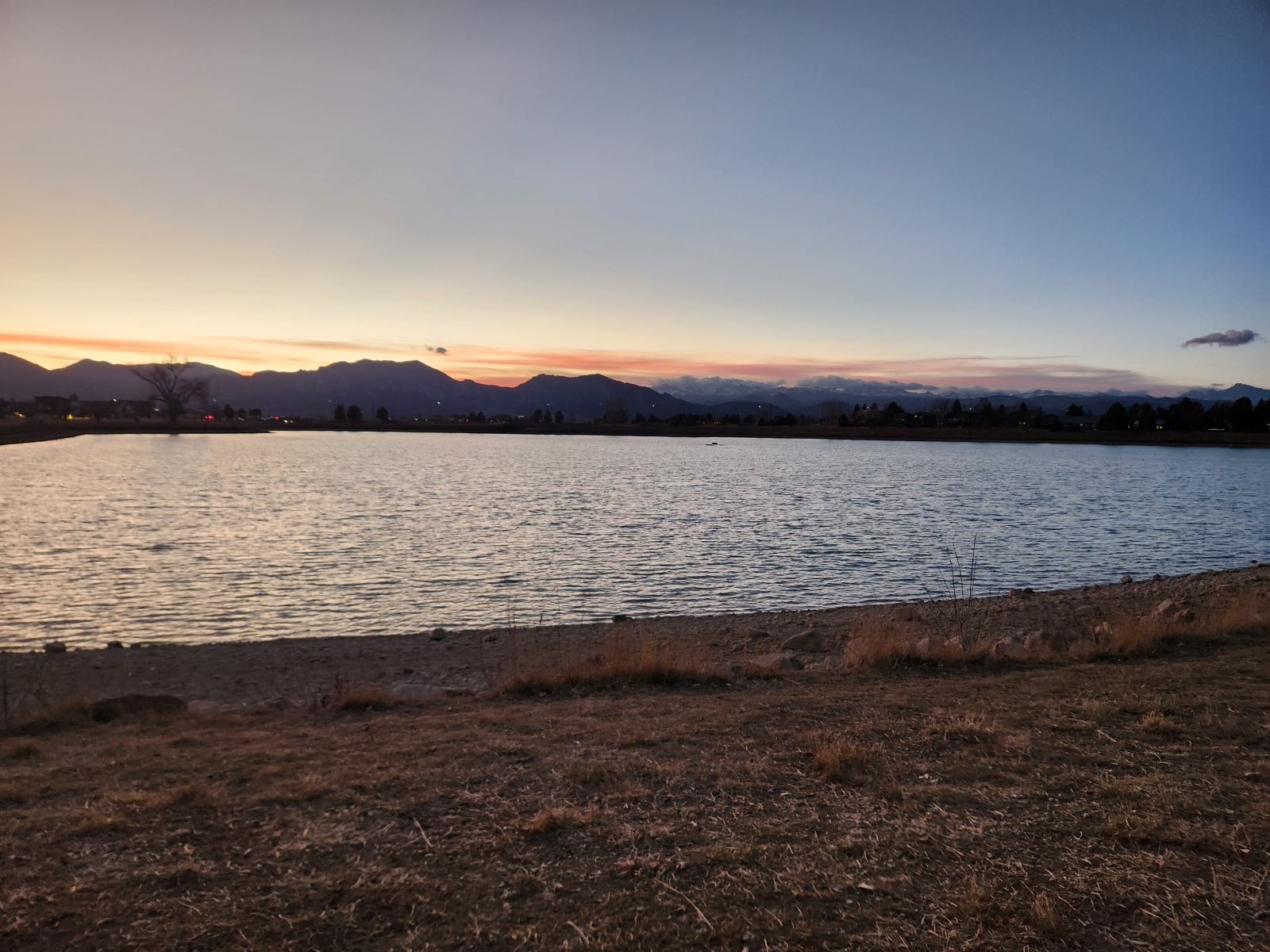 Uitzicht vanaf Harper Lake, het reservoir om de hoek van ons huis