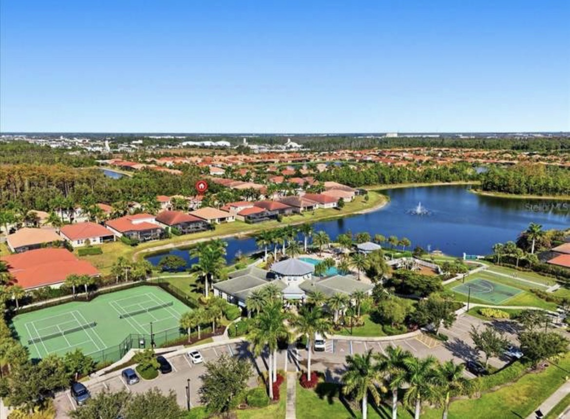 Una casa acogedora y espaciosa en el suroeste de Florida con gimnasio, piscina comunitaria y muchos senderos para caminar. Algunas de las mejores playas de Florida están a solo 40 minutos.