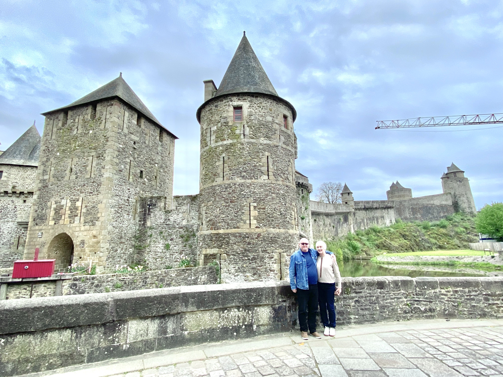 Excepcional Chateau Fougères do final da Idade Média, Bretanha, Paredes de castelo mais antigas da F ...