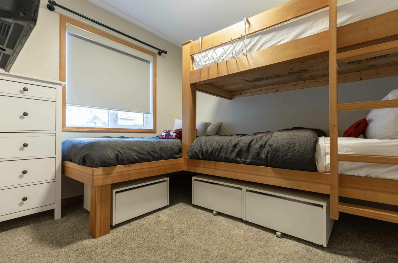 Cozy Mountain Retreat | | Ski, Golf, Bike, Hike & Explore