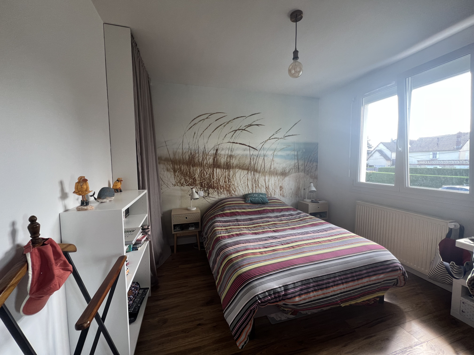 Camera da letto con letto matrimoniale (190 x 140 cm).
Parquet
Guardaroba
Ufficio