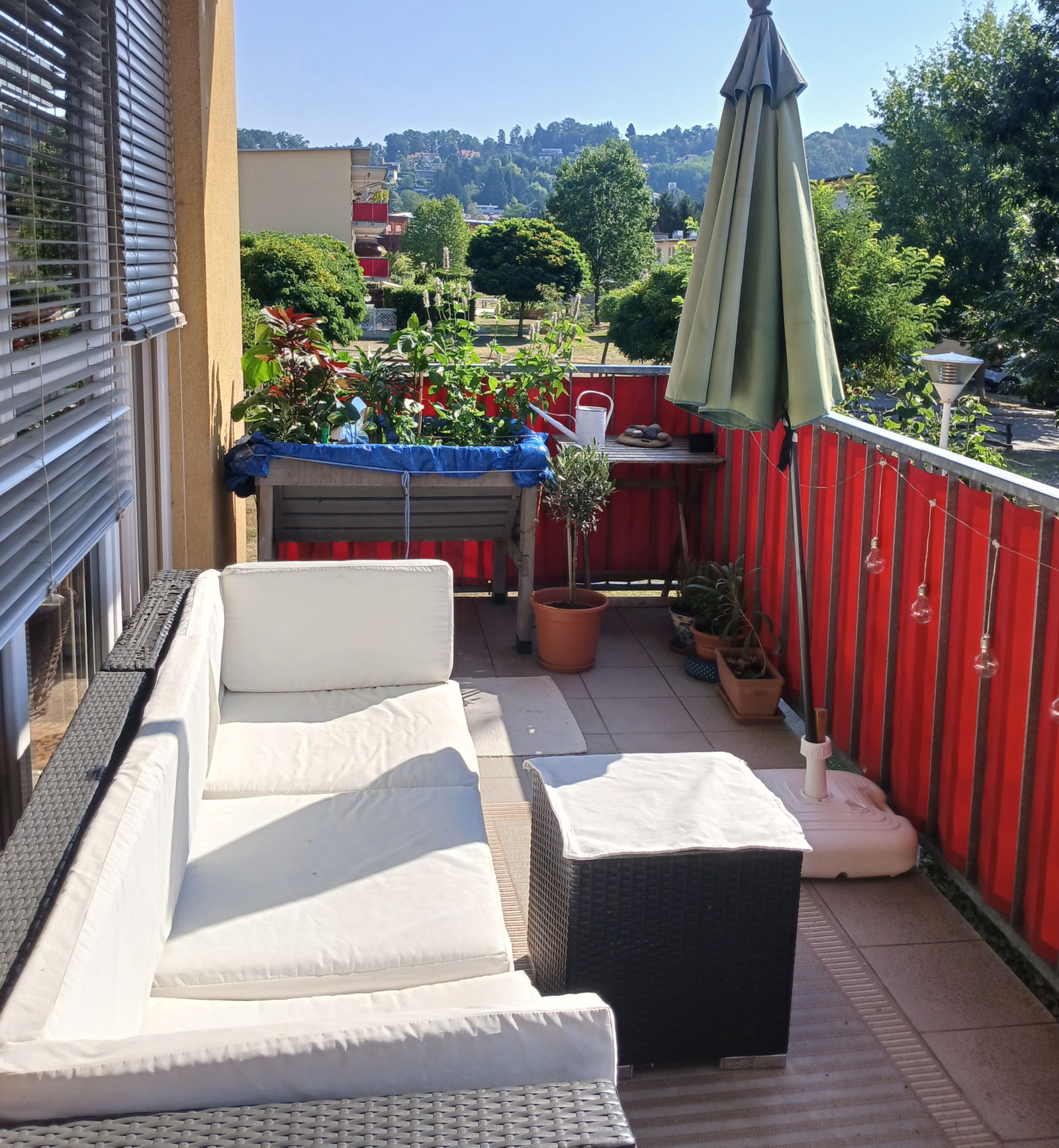 Piso tranquilo de 4 habitaciones con balcón en Graz, un pueblo de tamaño medio en un entorno de colinas muy bonito.