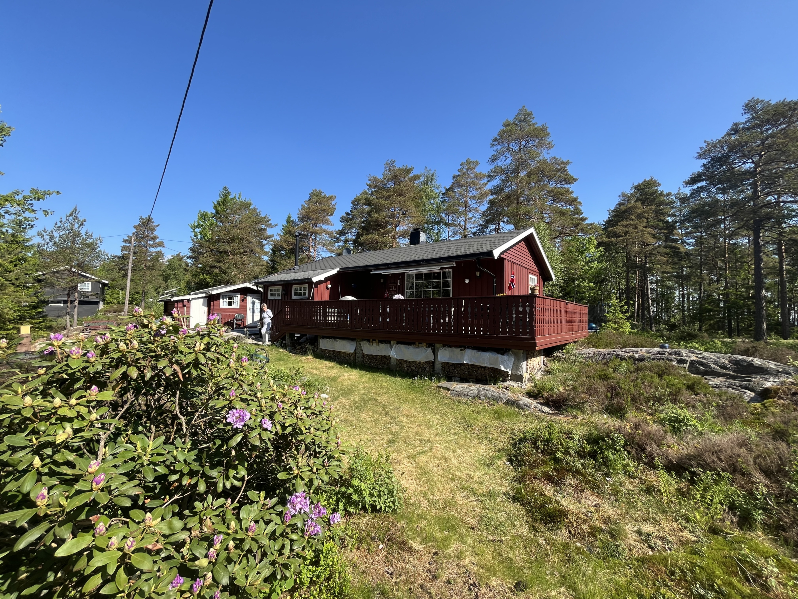 Cosy cottage in the nature, looking over a lake