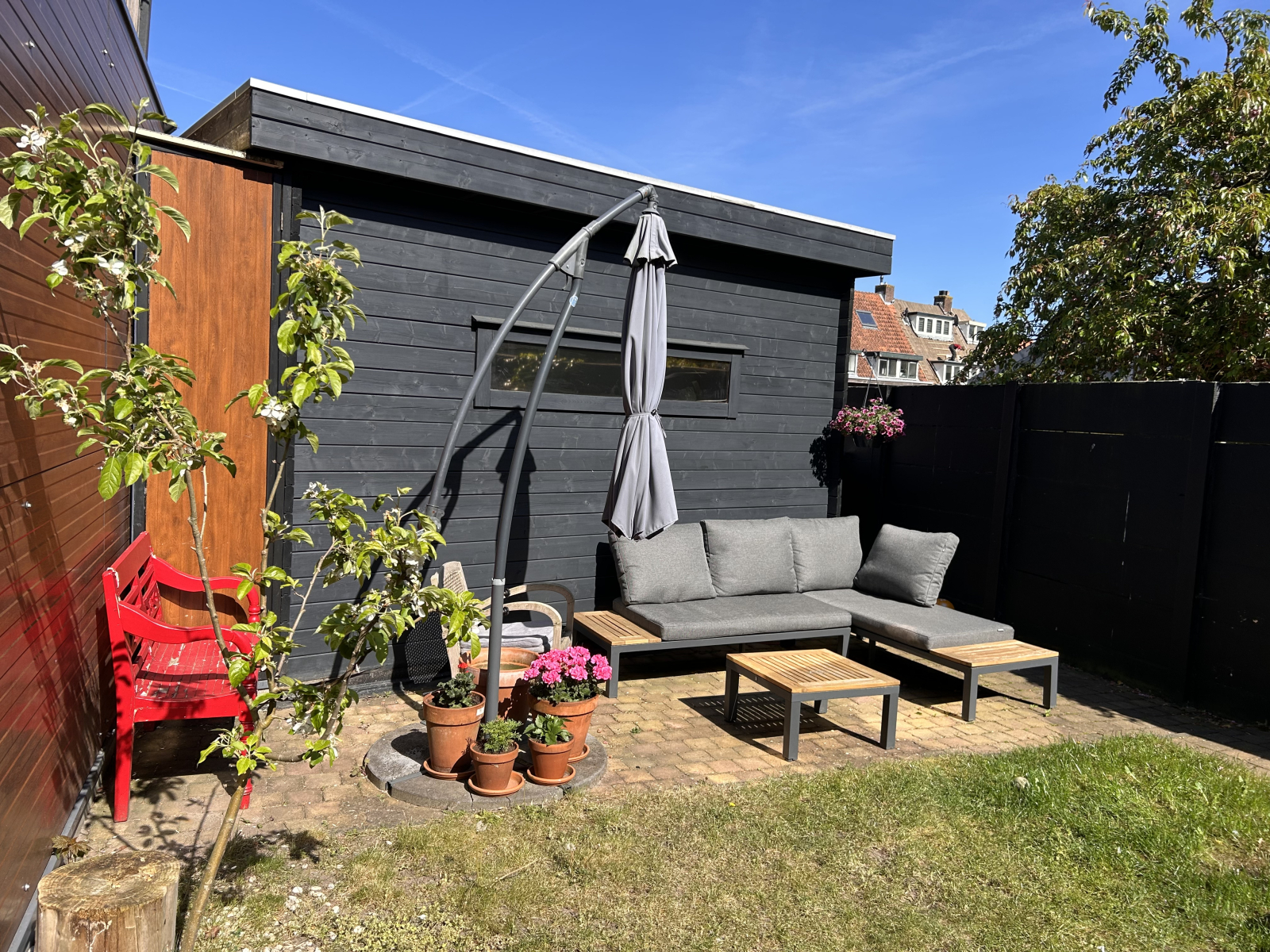 Cosy town house, 10min walking distance from the heather fields and woods.