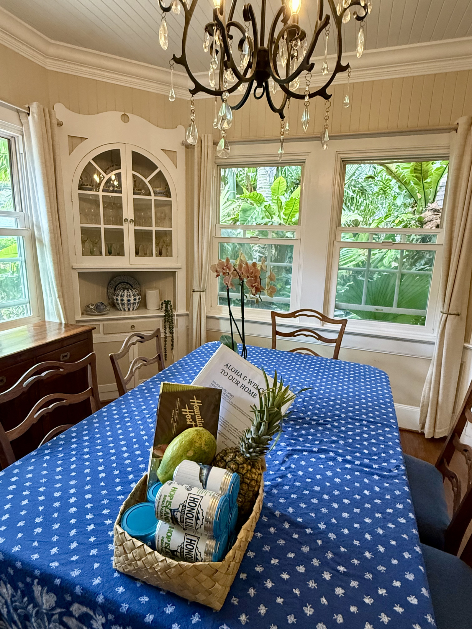 La salle à manger (même si nous aimons prendre nos repas dehors dans le jardin !).