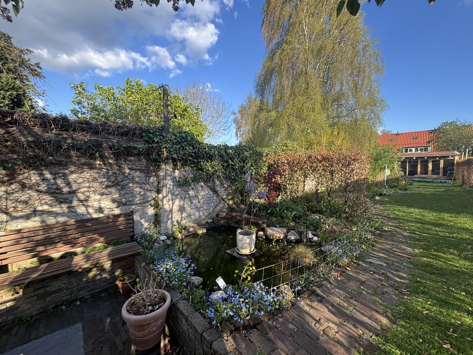 Comfortable and attractive house with character and a large garden