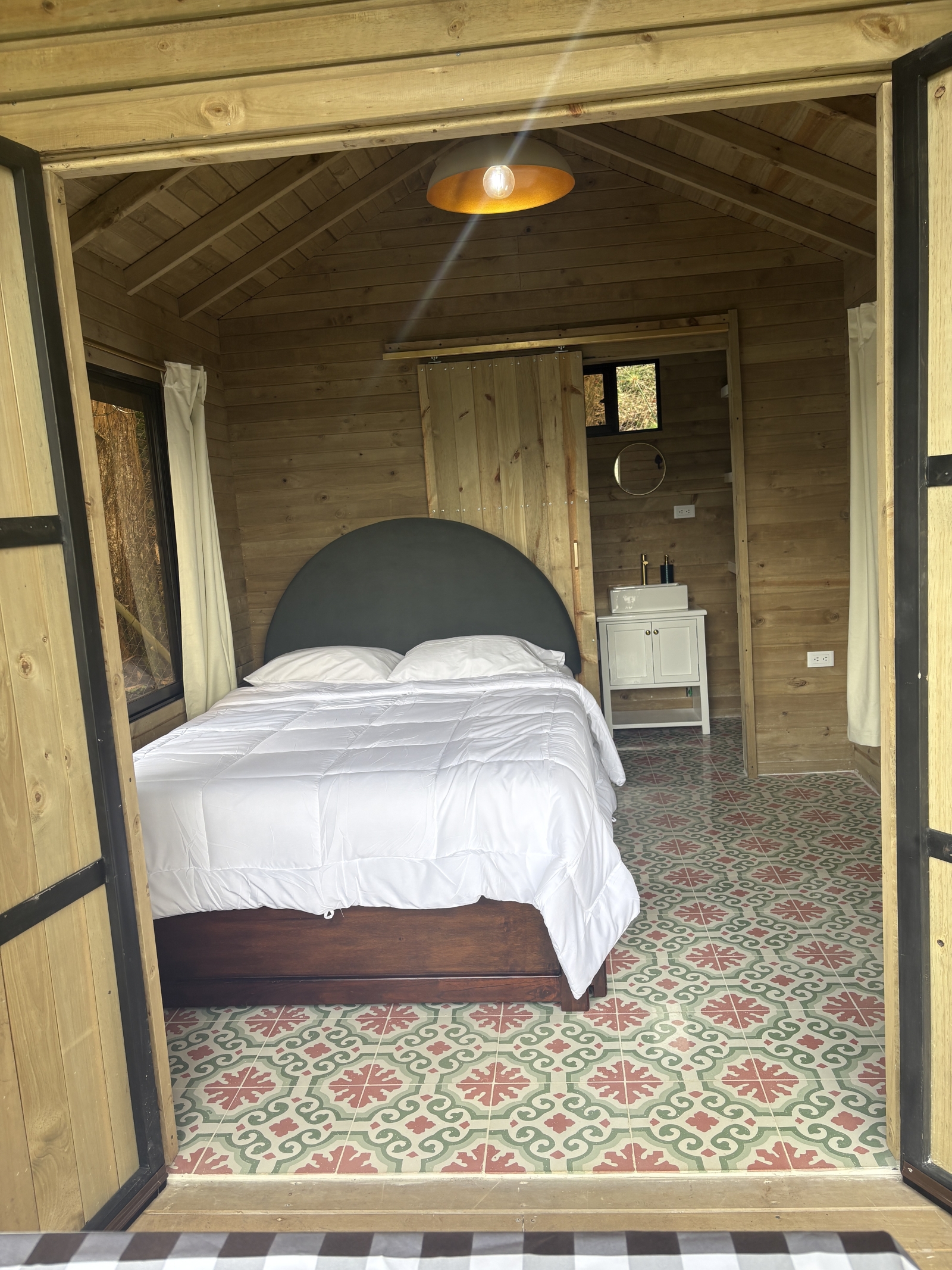 Ecolodge with 2 cabins surrounded by coffee farms!
