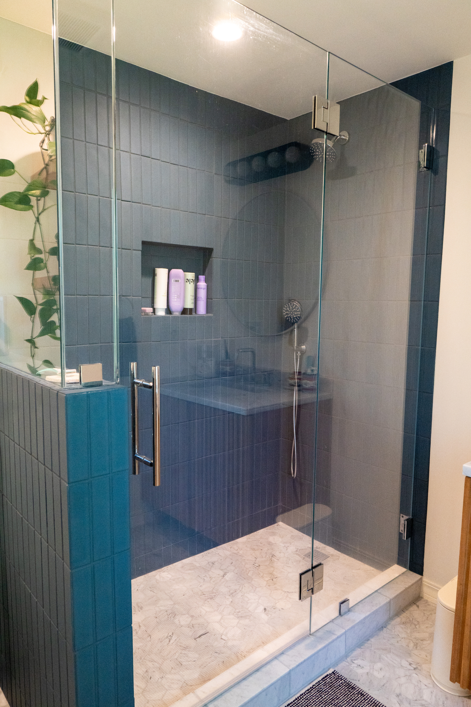 Hoofdbadkamer in hoofdslaapkamer