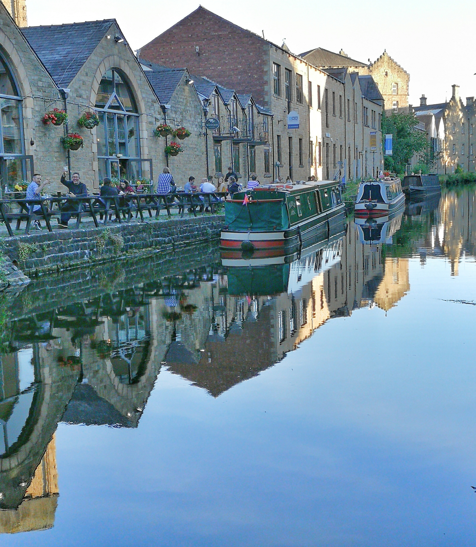 Neighbour to a Norman Castle in Lancaster City Centre! Lake District 40mins away.