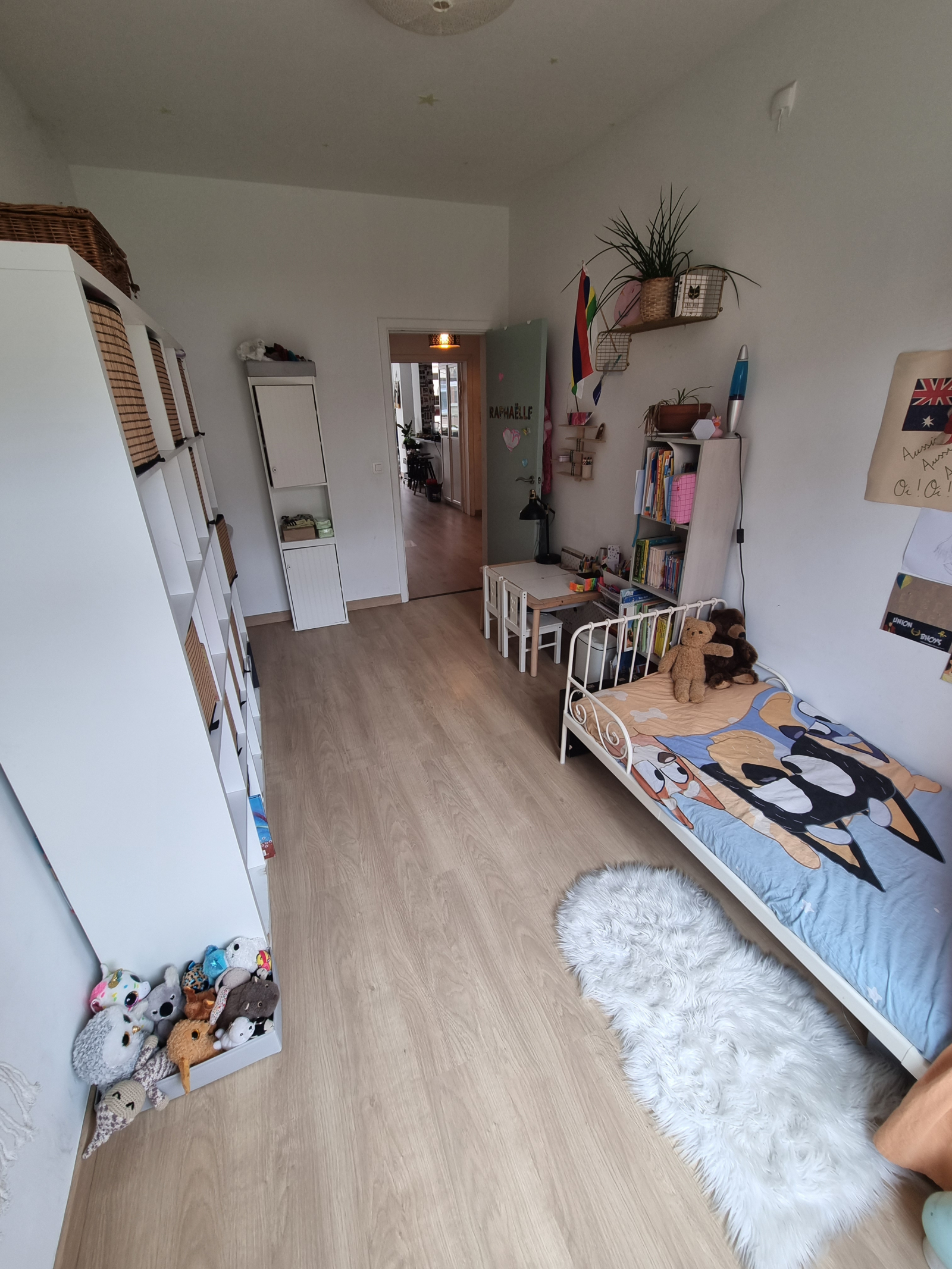 Dormitorio individual con acceso a la terraza