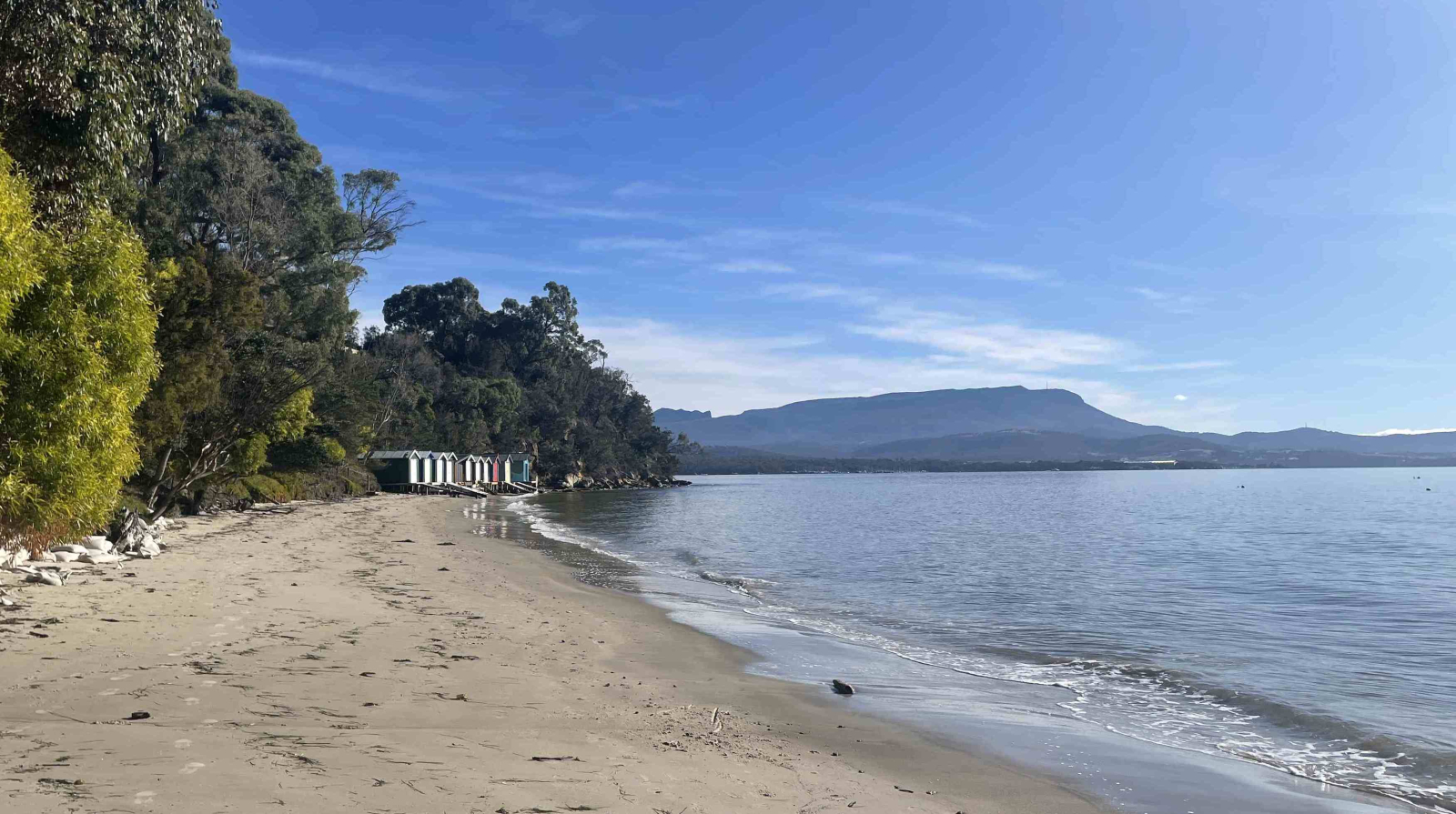 Vue jusqu’à Kunanyi/Mont Wellington depuis Coningham Beach