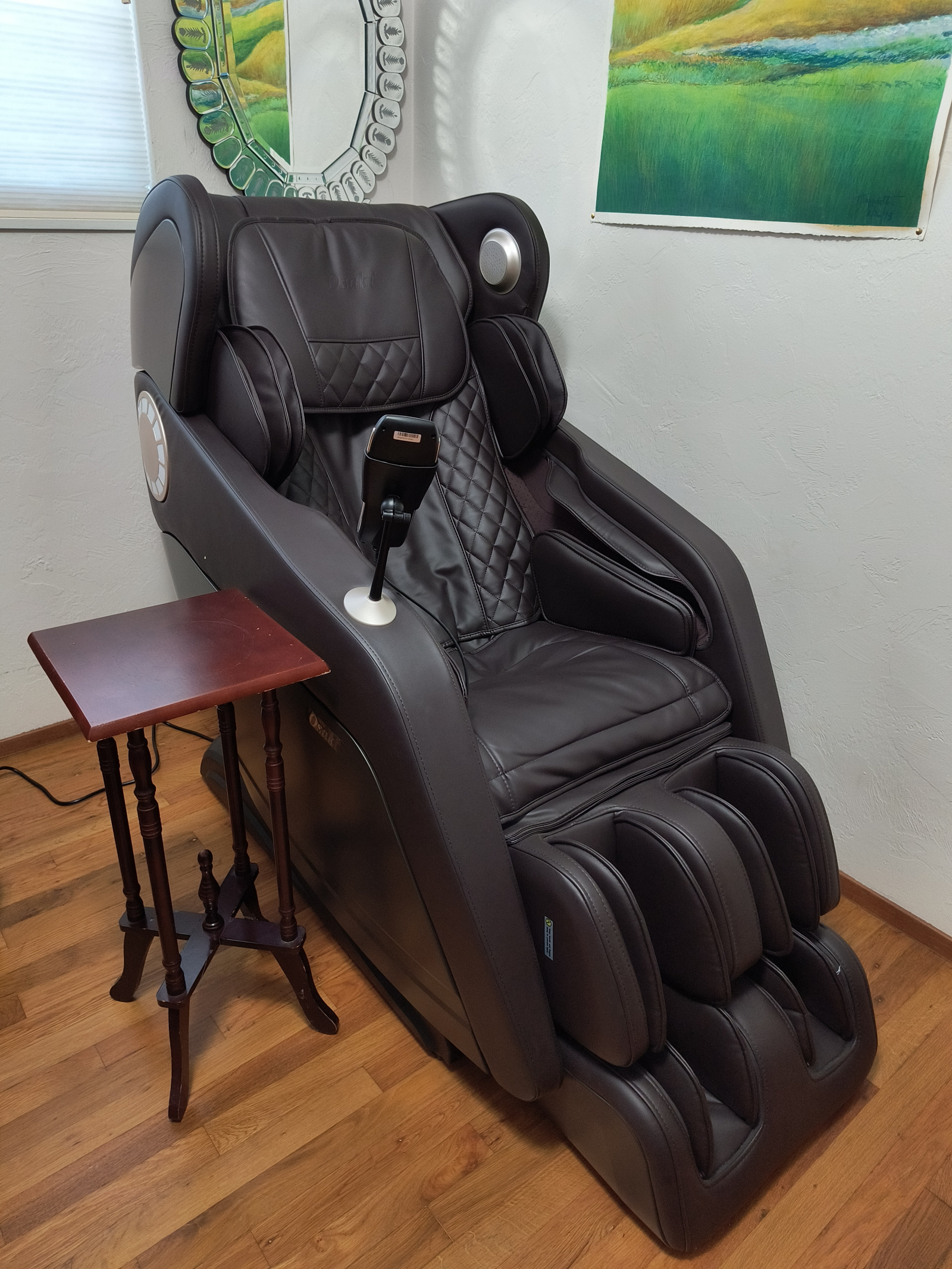 Amazing zero gravity massage chair with settings for Thai, Chinese, Swedish, gentle or vigorous mass ...