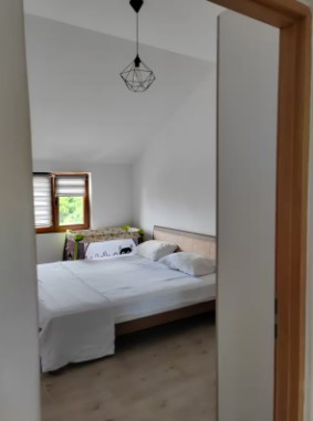 Amplio apartamento adriático con piscina entre mar y montañas