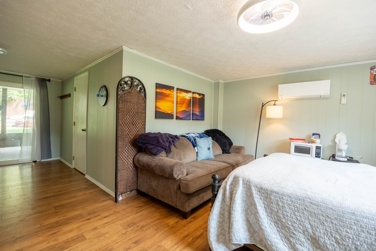 Best place in Knox! Pet and kid-friendly.