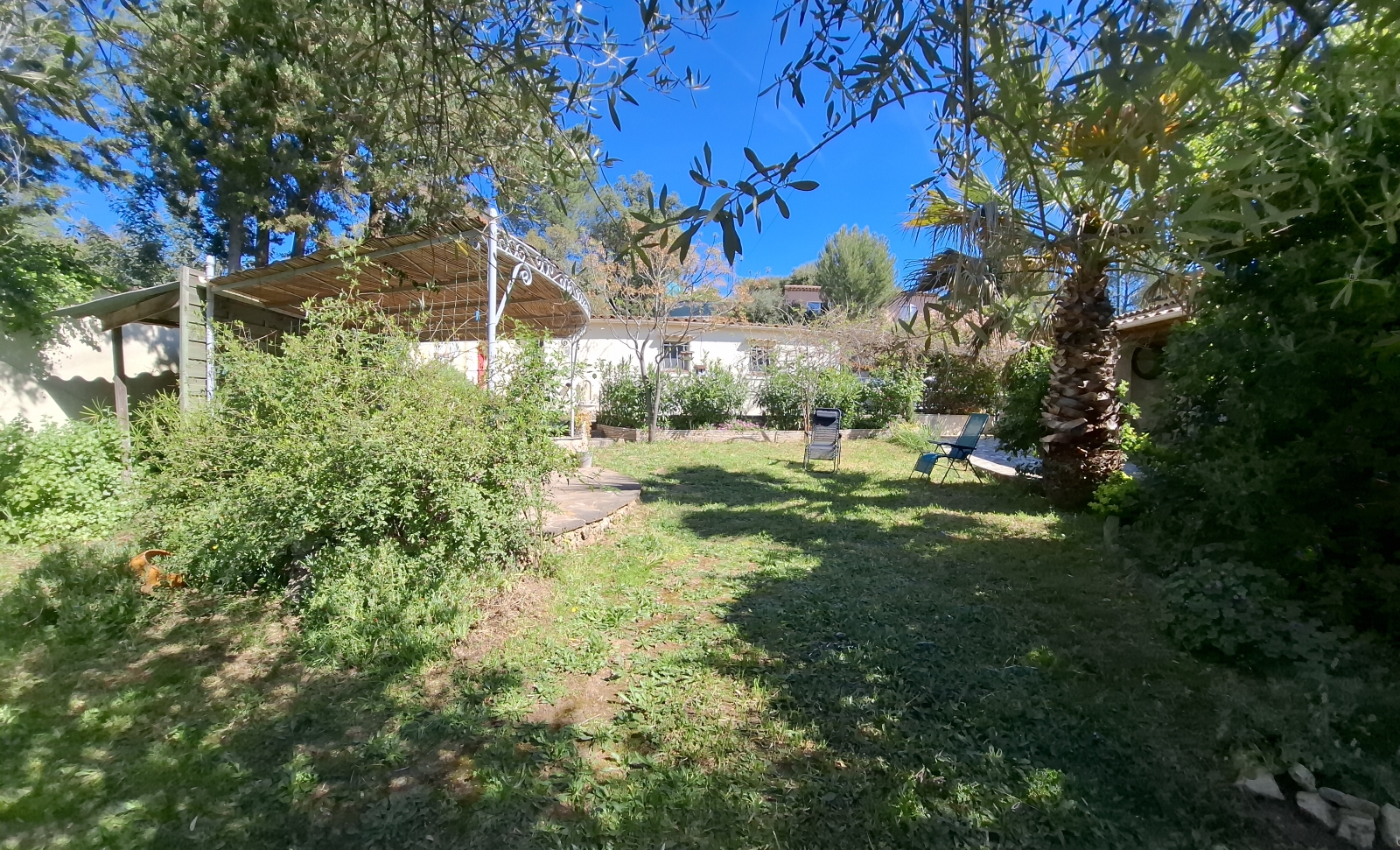 House + large studio in the South of France