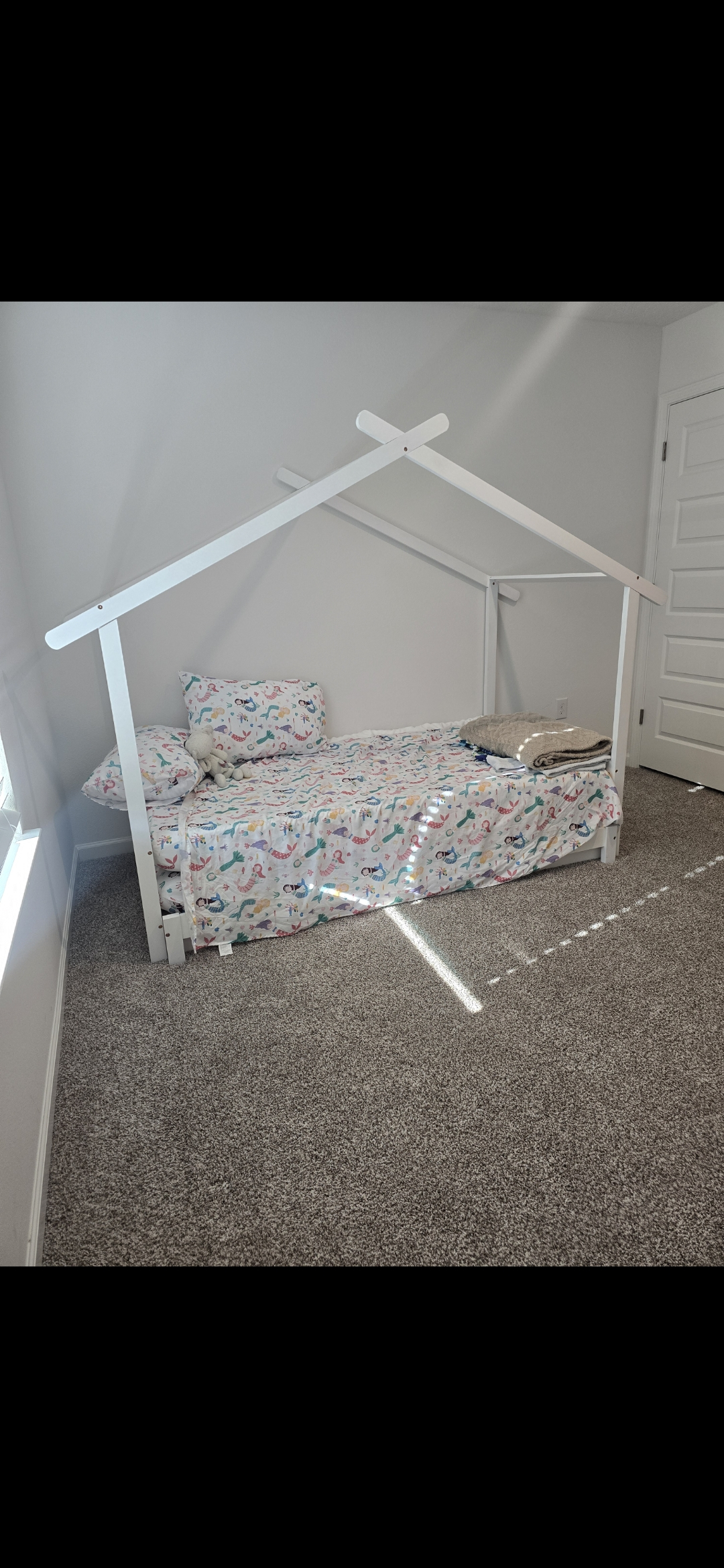 Twin bed with pull out twin bed, makes one large king bed