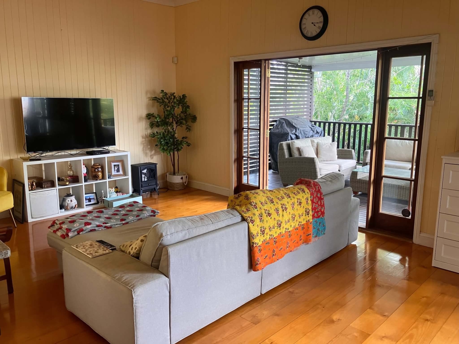 Queenslander rempli de caractère avec de l’espace, une piscine et des équipements