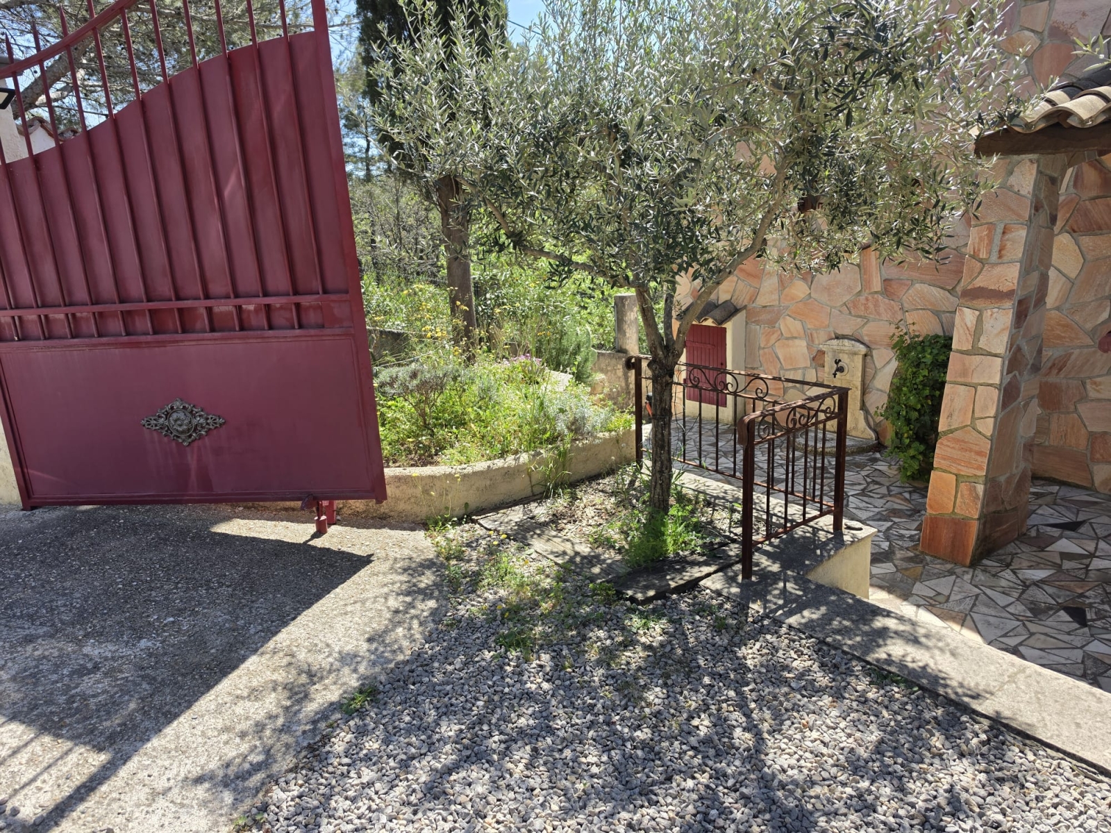 House + large studio in the South of France