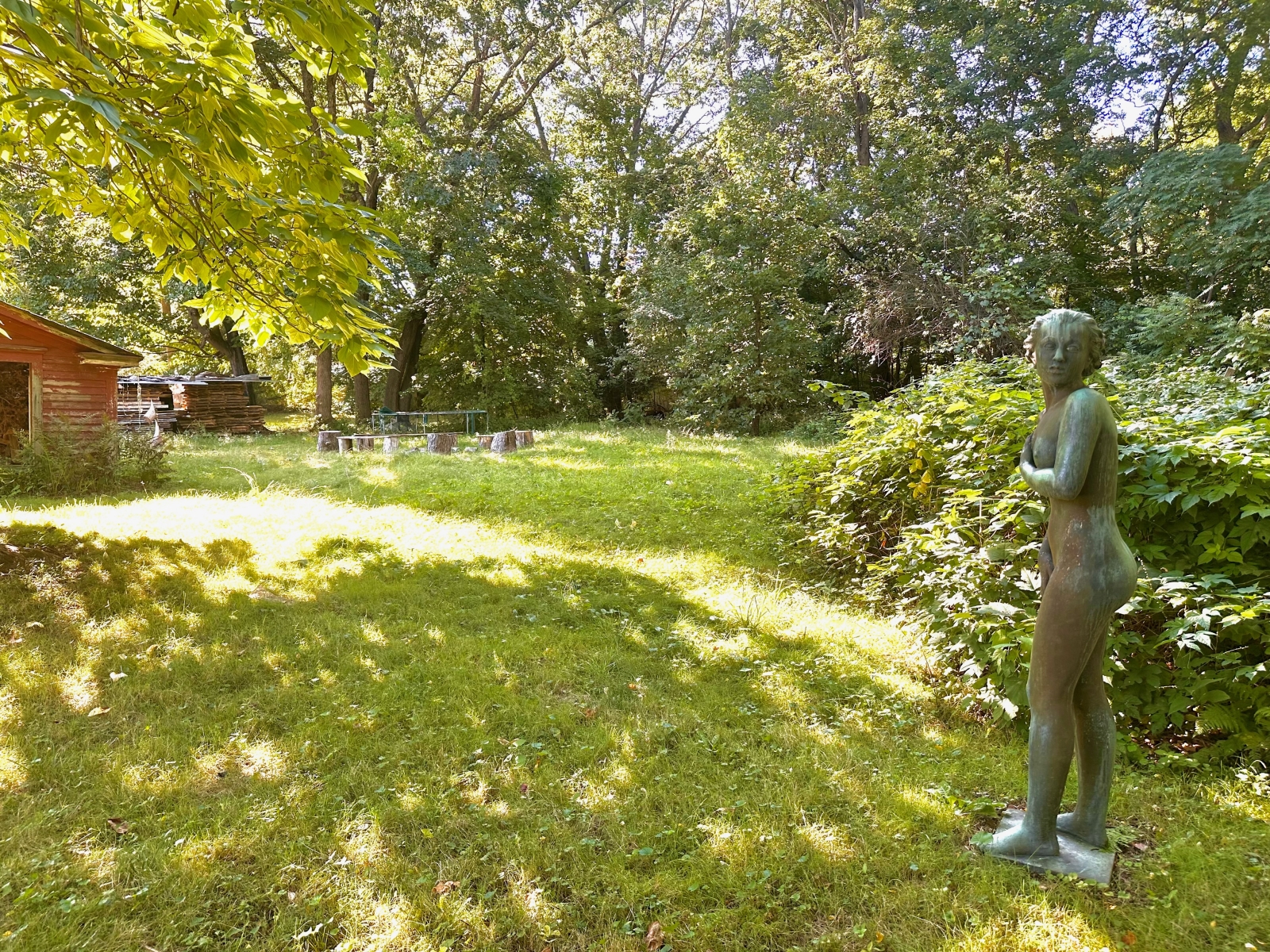 Charming bungalow walking distance to downtown and river trails
