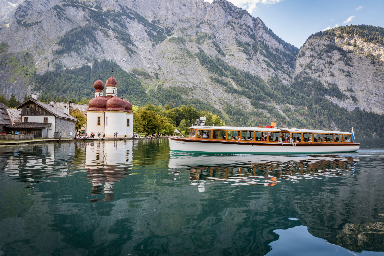 Schönes Haus in den Bergen von Berchtesgaden – Oberbayern, Deutschland.