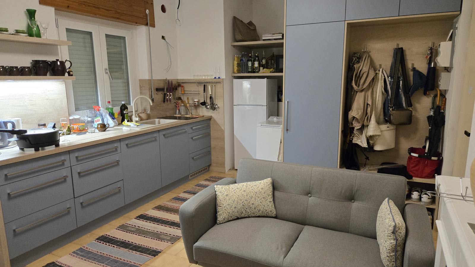 obývací místnost s kuchyní