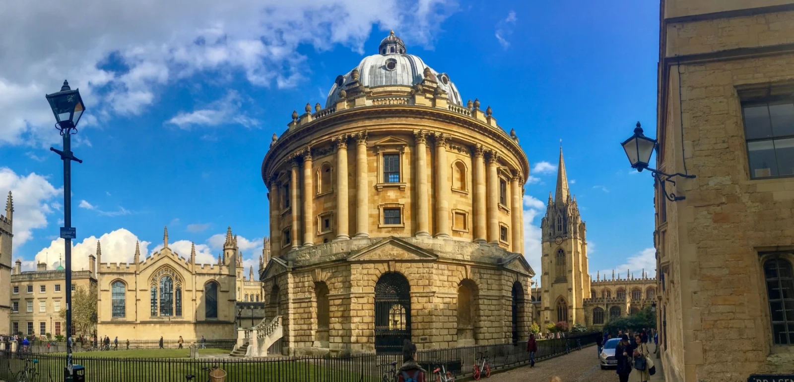 La Bodleian Library (una delle più antiche biblioteche d'Europa, già nel 1488), Oxford