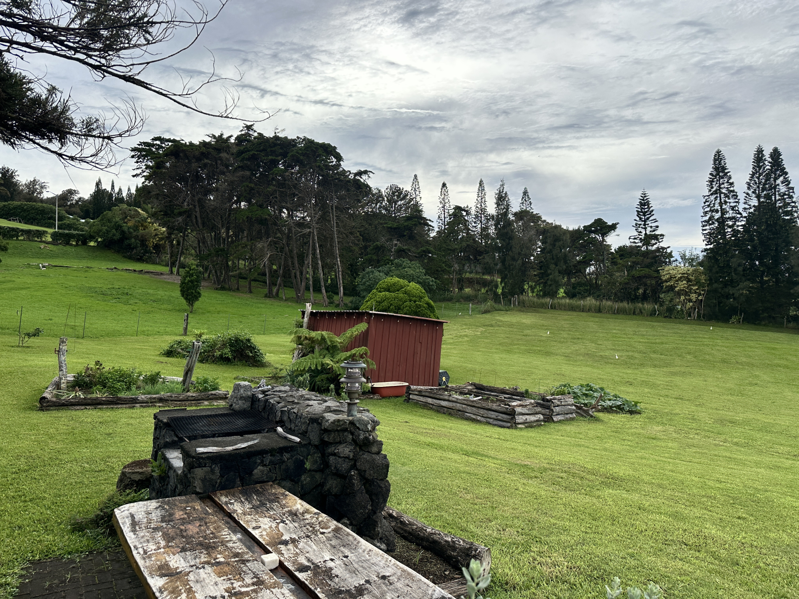 Grill im Freien mit Blick auf Maui