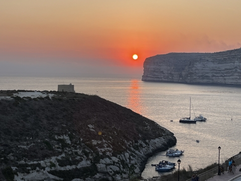Super Sunsets & Seaviews from a Traditional Apartment! (Gozo)