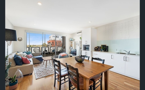 Inner city apartment in vibrant neighbourhood