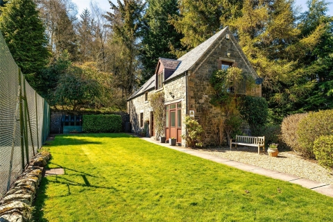 Black Barony Home Farm Cottage