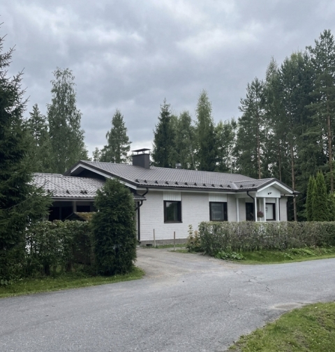 Une maison indépendante à côté de la nature et de l’eau, avec d’excellentes liaisons de transport. »