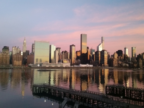 Zweizimmerwohnung am Flussufer in New York City, direkt gegenüber von der UN.