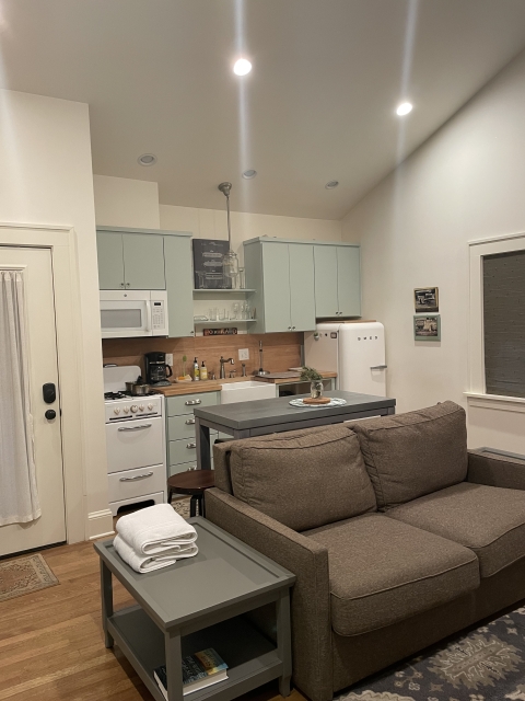 Alberta Arts & Alameda neighborhood urban studio apartment