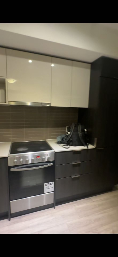 Super appartement pour un couple avec une vue sur la ville au coucher de soleil à couper le souffle.